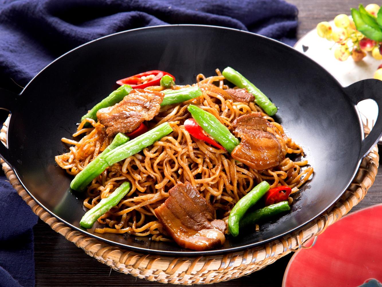 滋溜溜铁锅焖面